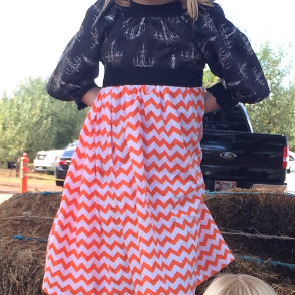 3 Halloween dresses size 6-7 - Picture 6 of 7